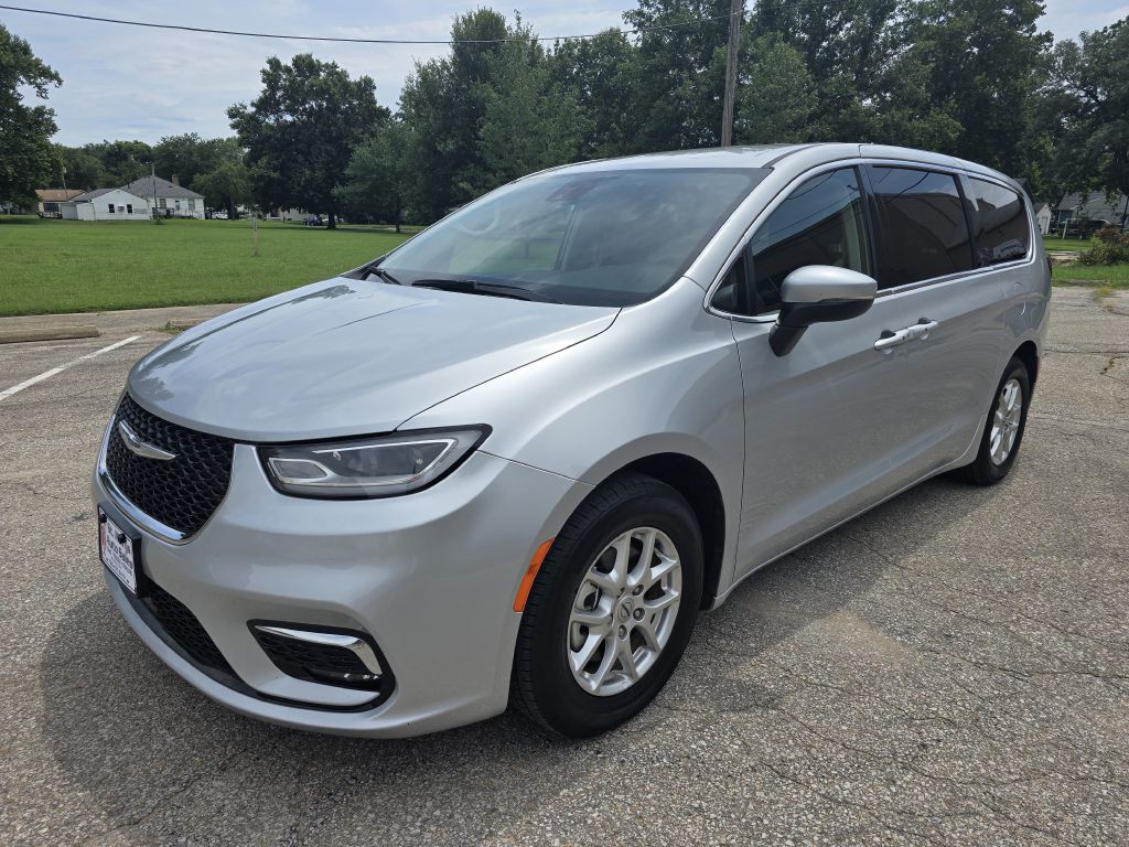 2023 Chrysler Pacifica Image 1