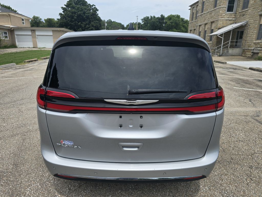 2023 Chrysler Pacifica Image 3