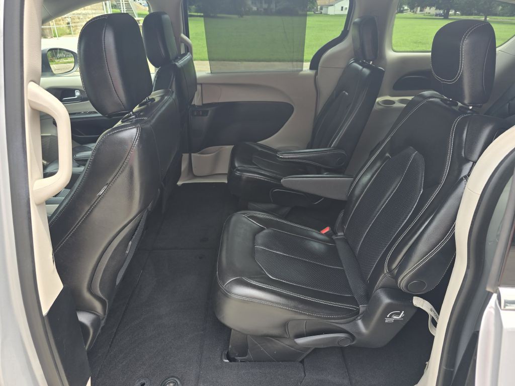 2023 Chrysler Pacifica Image 7