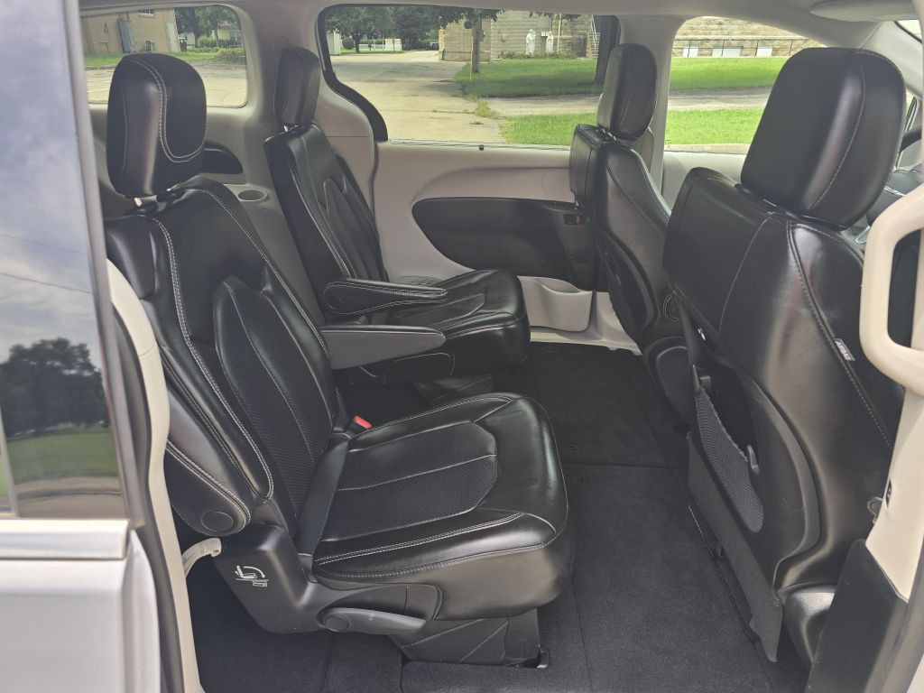 2023 Chrysler Pacifica Image 9
