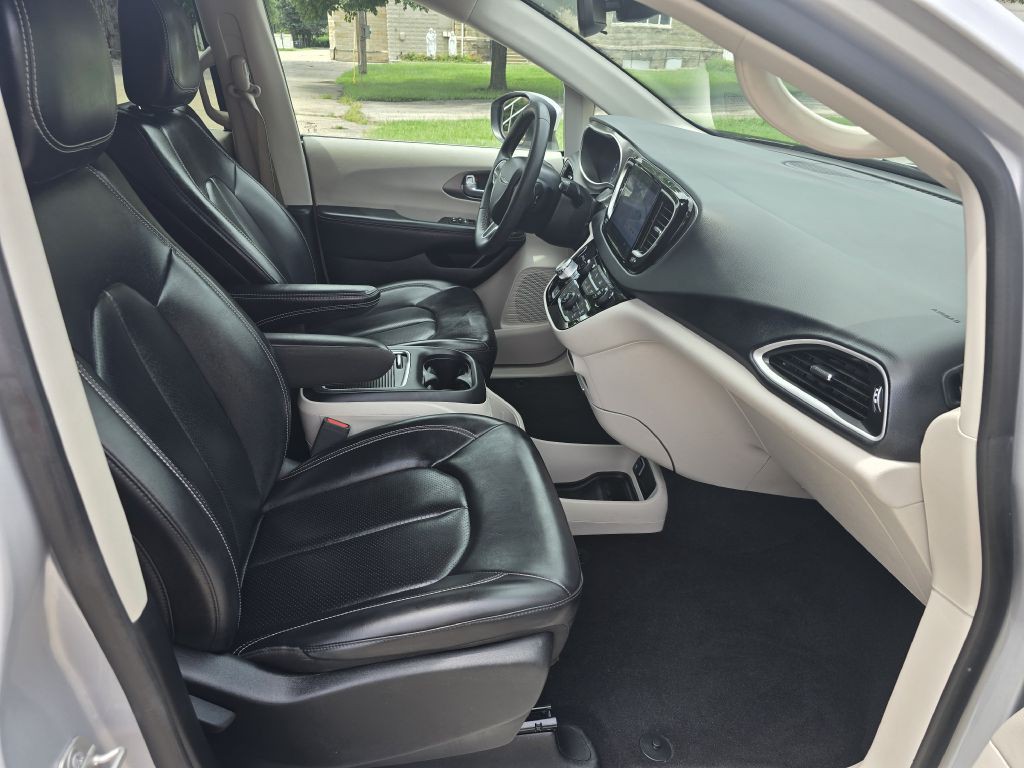 2023 Chrysler Pacifica Image 10
