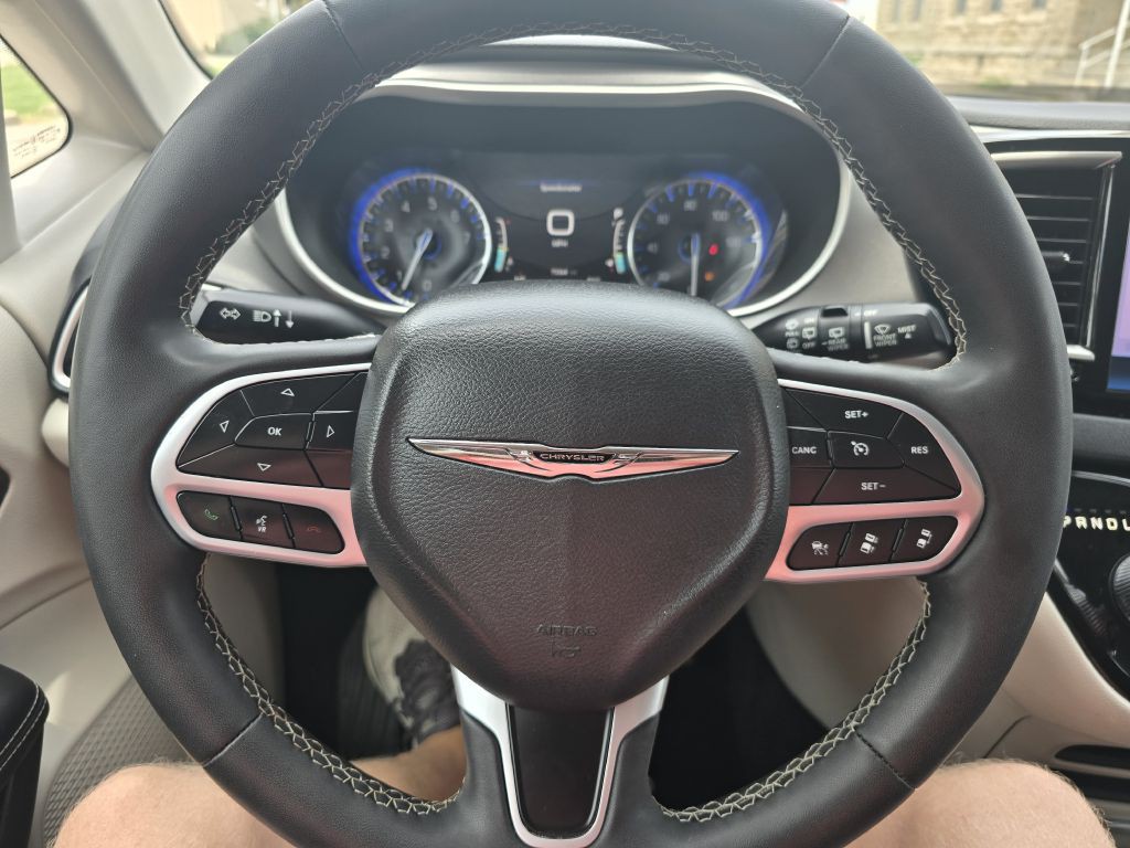 2023 Chrysler Pacifica Image 11