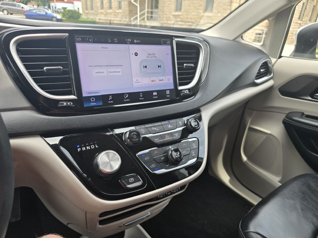 2023 Chrysler Pacifica Image 12