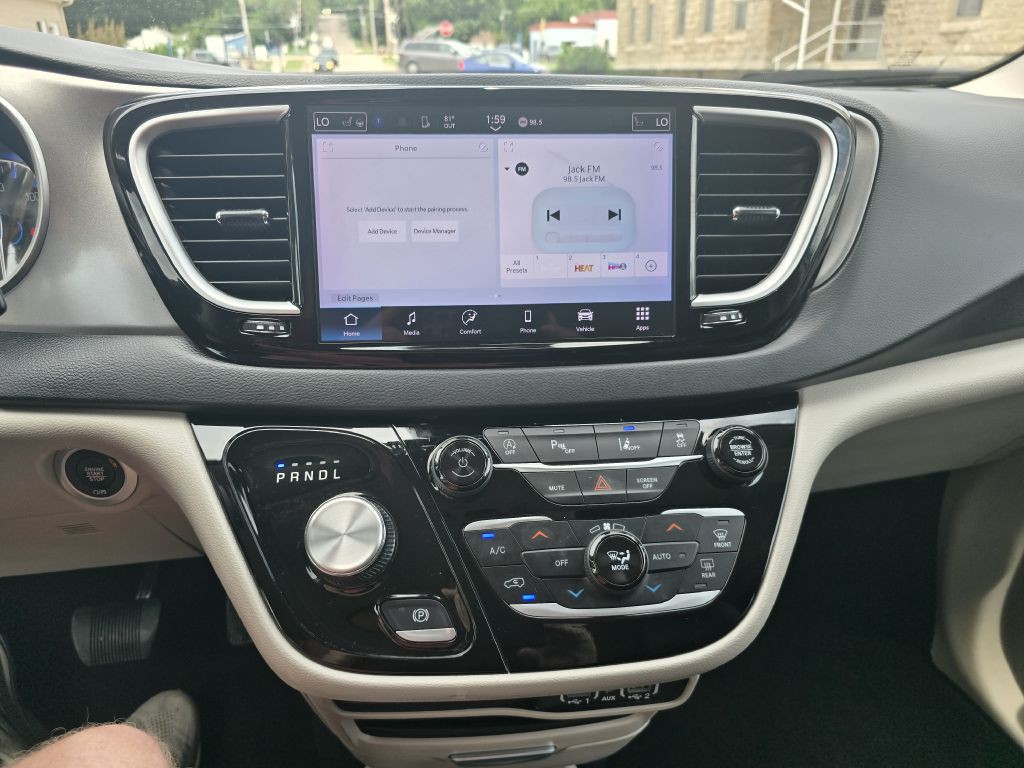 2023 Chrysler Pacifica Image 13