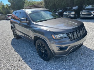 Image for 2018 Jeep Grand Cherokee Altitude ID: 6535237