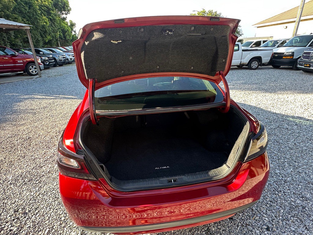 2017 Nissan Altima Image 9