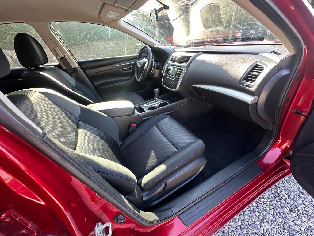 2017 Nissan Altima Image 14