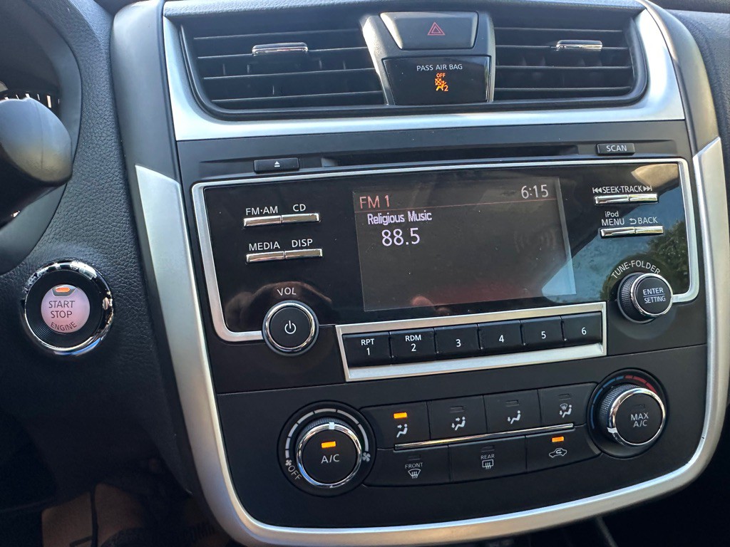 2017 Nissan Altima Image 17