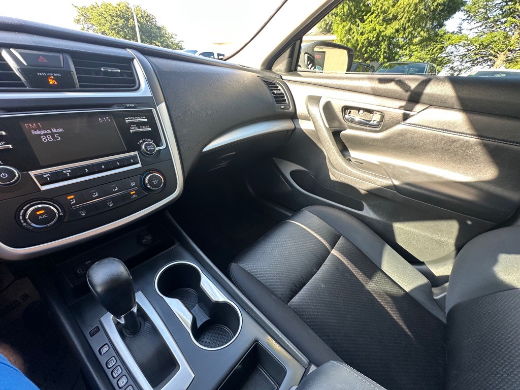 2017 Nissan Altima Image 18