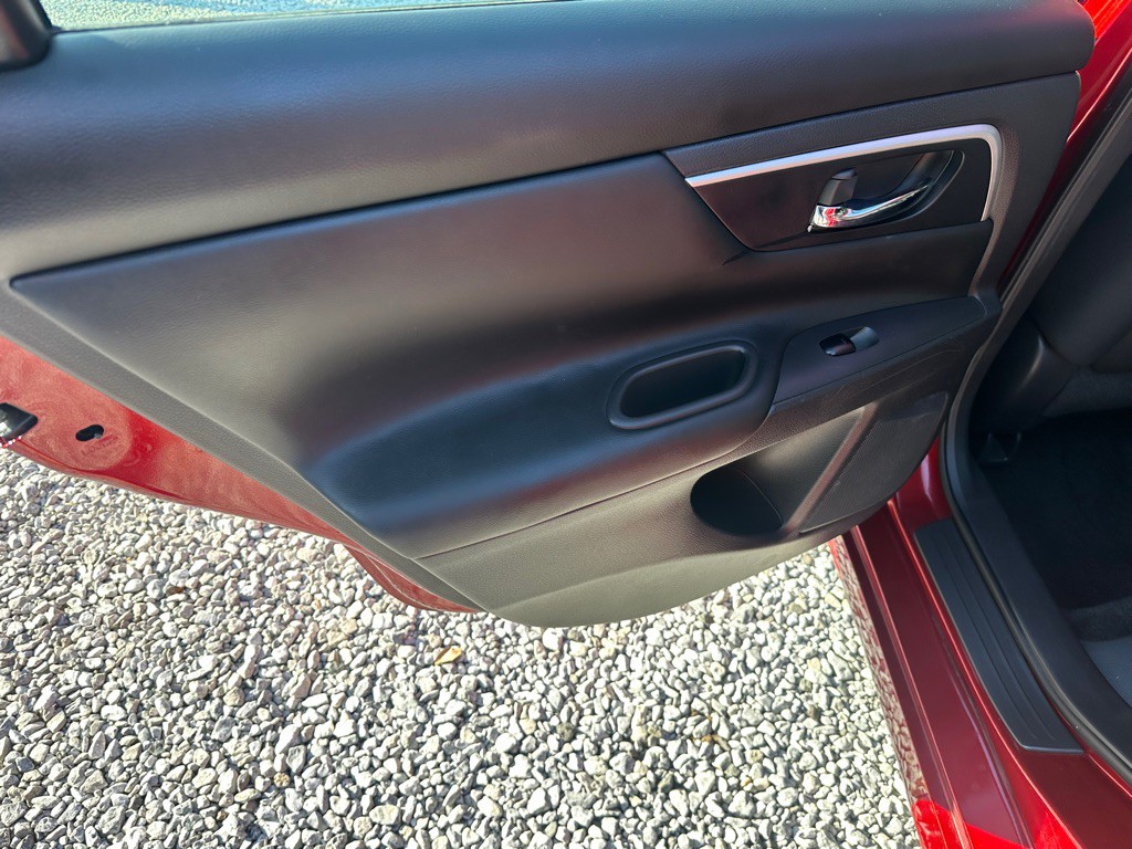 2017 Nissan Altima Image 24
