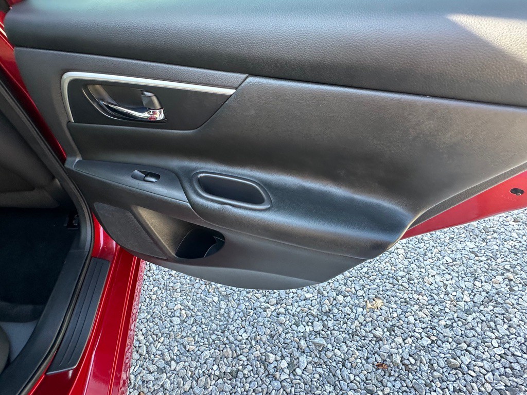2017 Nissan Altima Image 25