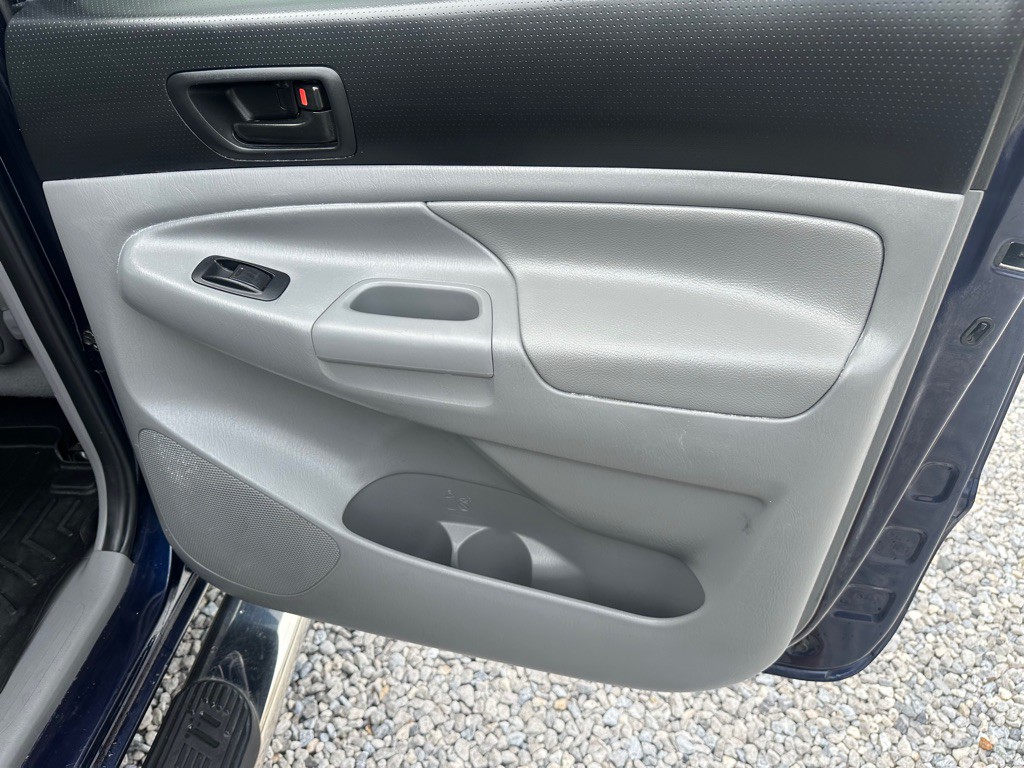 2013 Toyota Tacoma Image 24