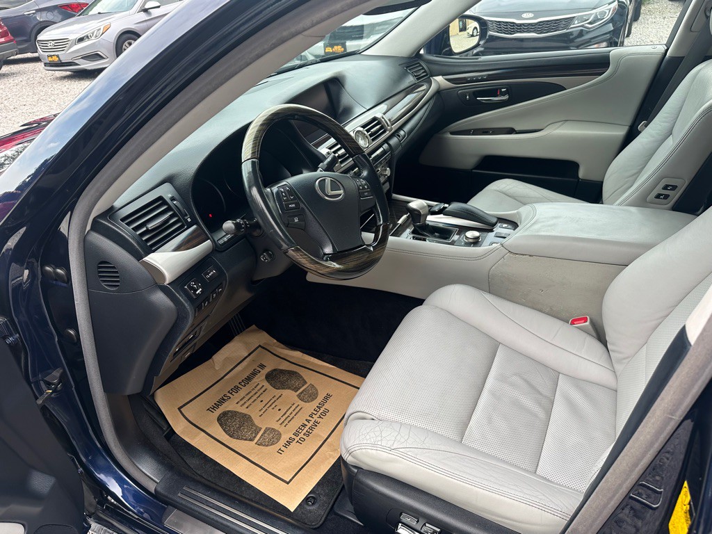 2013 Lexus LS Image 11