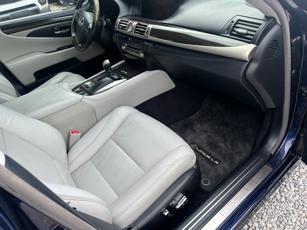 2013 Lexus LS Image 14