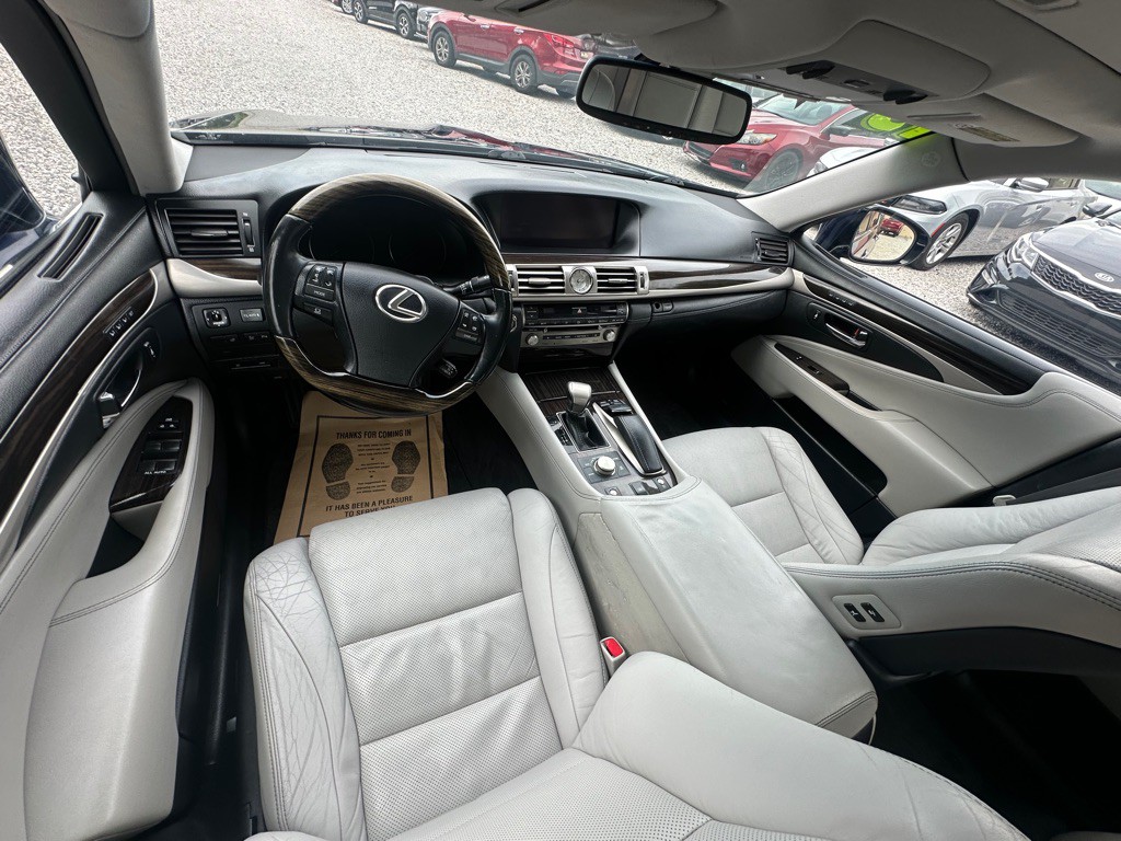 2013 Lexus LS Image 16
