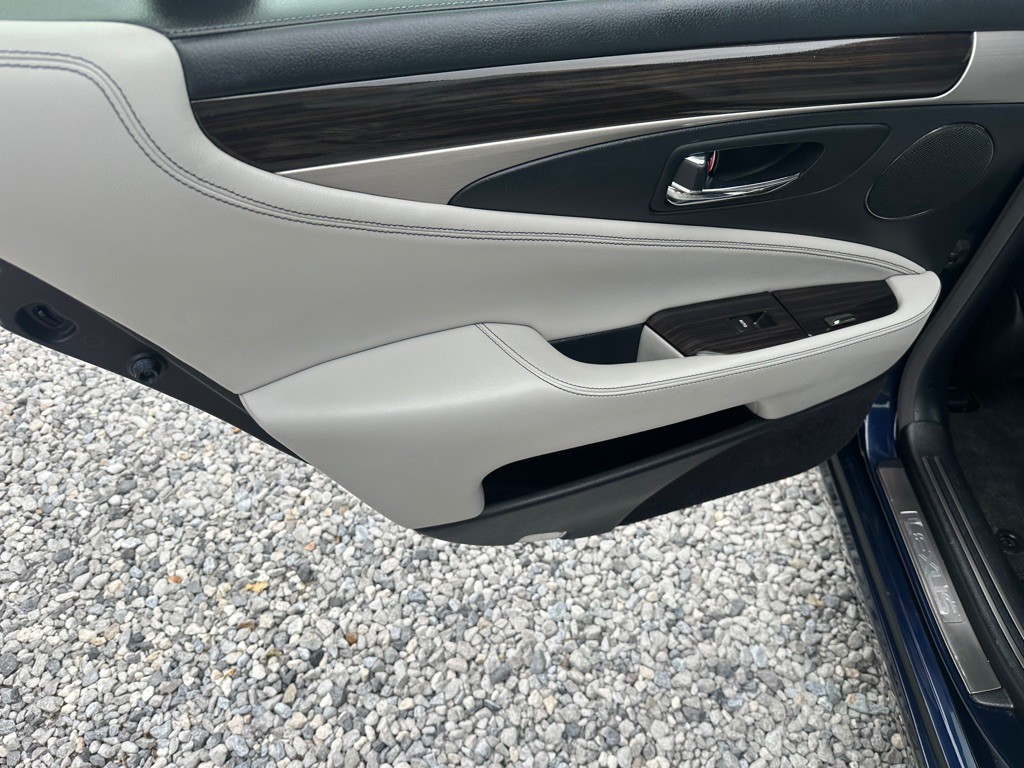 2013 Lexus LS Image 29