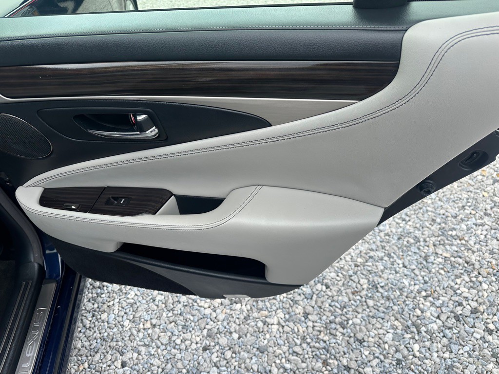 2013 Lexus LS Image 31