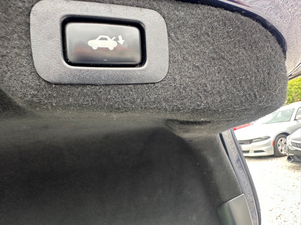 2013 Lexus LS Image 32