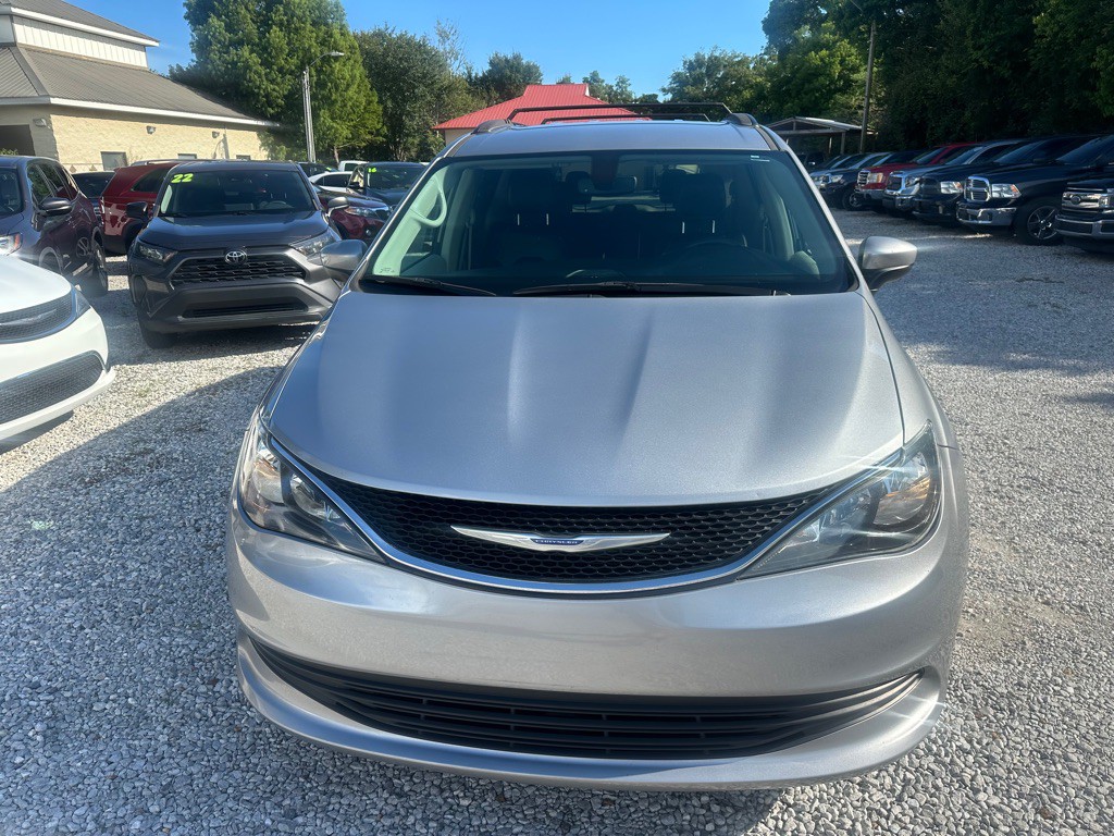 2020 Chrysler Voyager Image 3