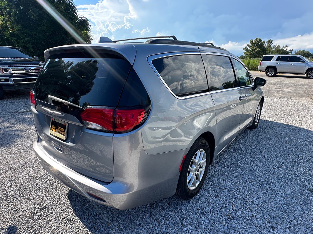 2020 Chrysler Voyager Image 5