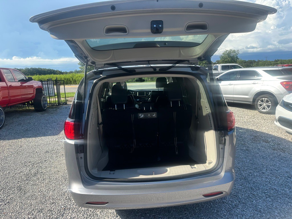2020 Chrysler Voyager Image 8