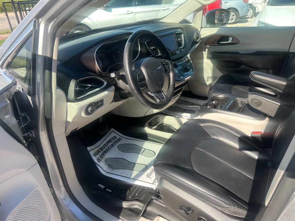 2020 Chrysler Voyager Image 9
