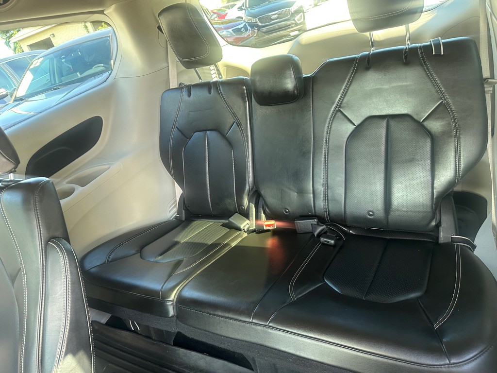 2020 Chrysler Voyager Image 11