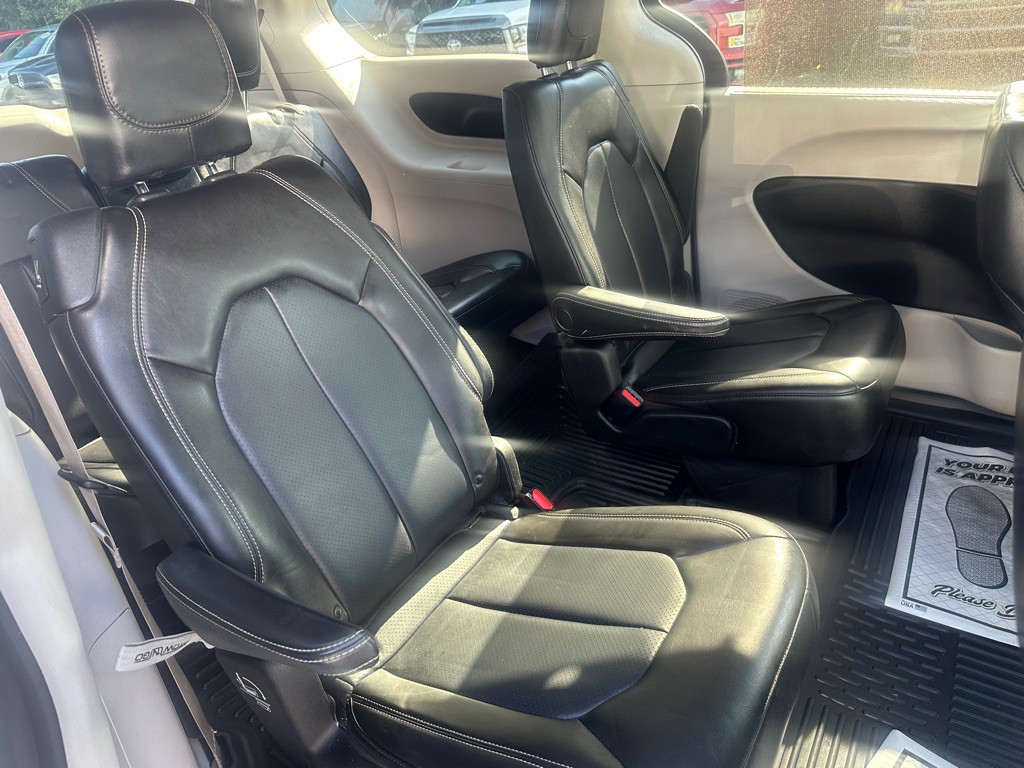 2020 Chrysler Voyager Image 13