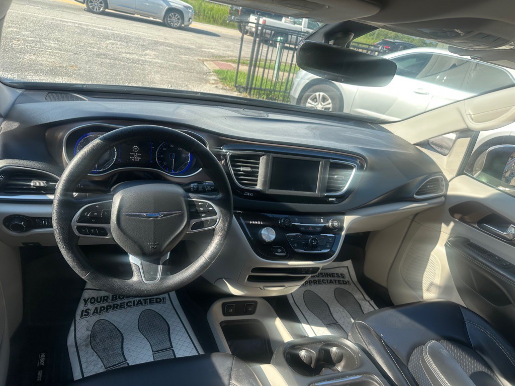 2020 Chrysler Voyager Image 16