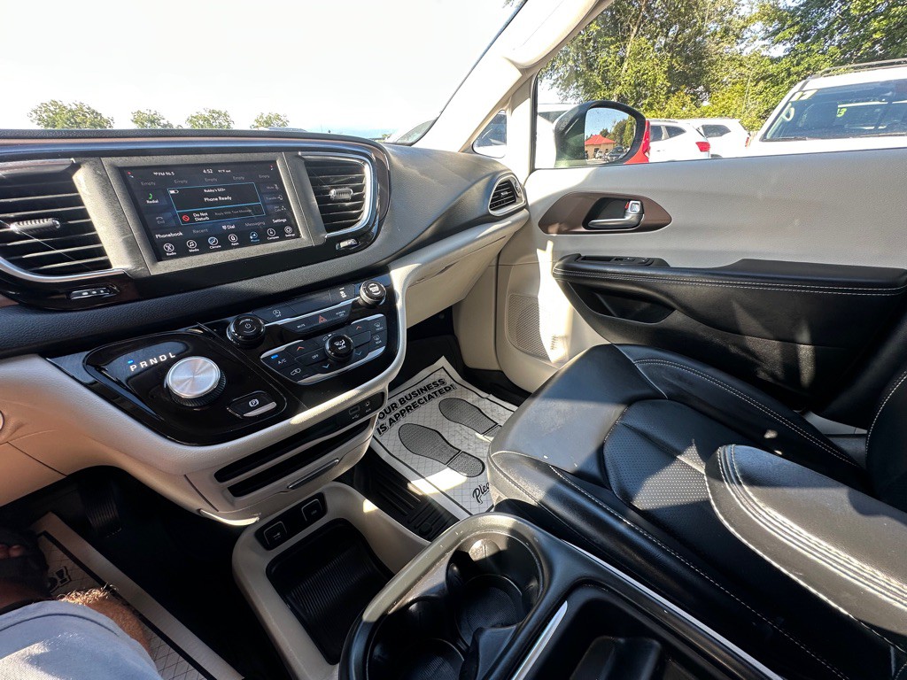2020 Chrysler Voyager Image 20
