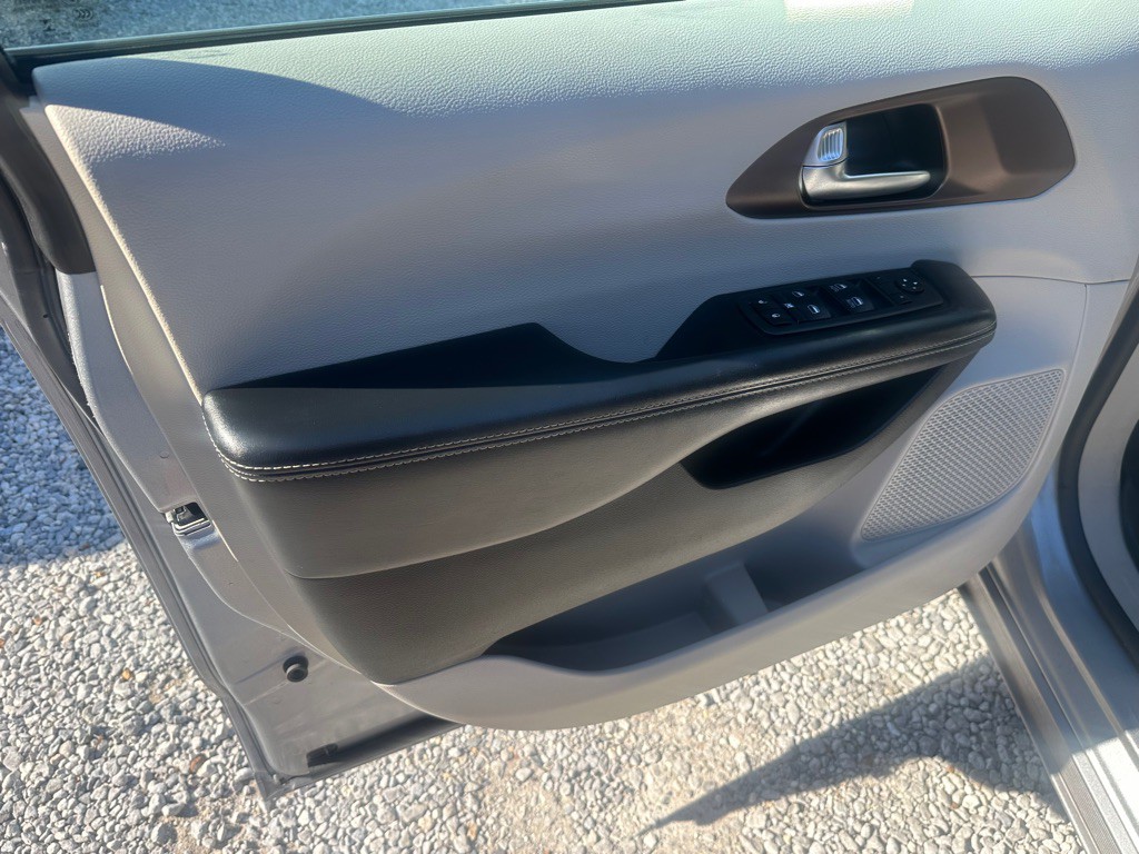 2020 Chrysler Voyager Image 23