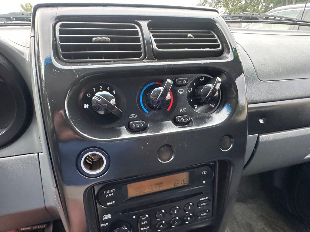 2003 Nissan Frontier Image 17