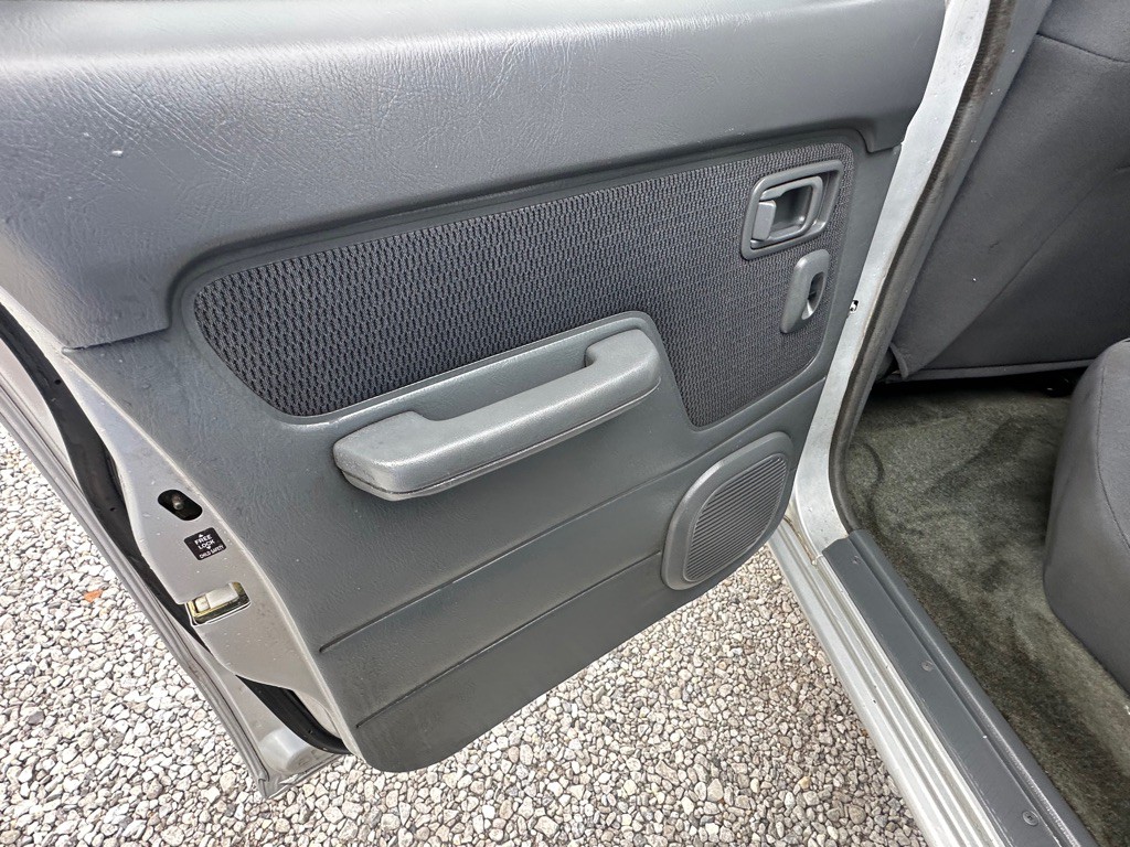 2003 Nissan Frontier Image 22