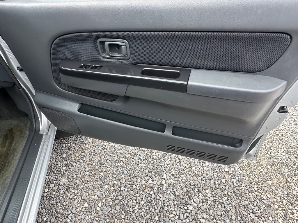 2003 Nissan Frontier Image 24