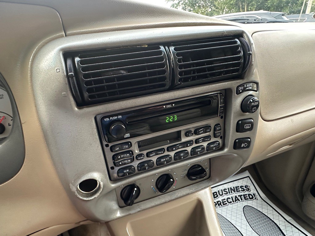 2003 Ford Explorer Image 16