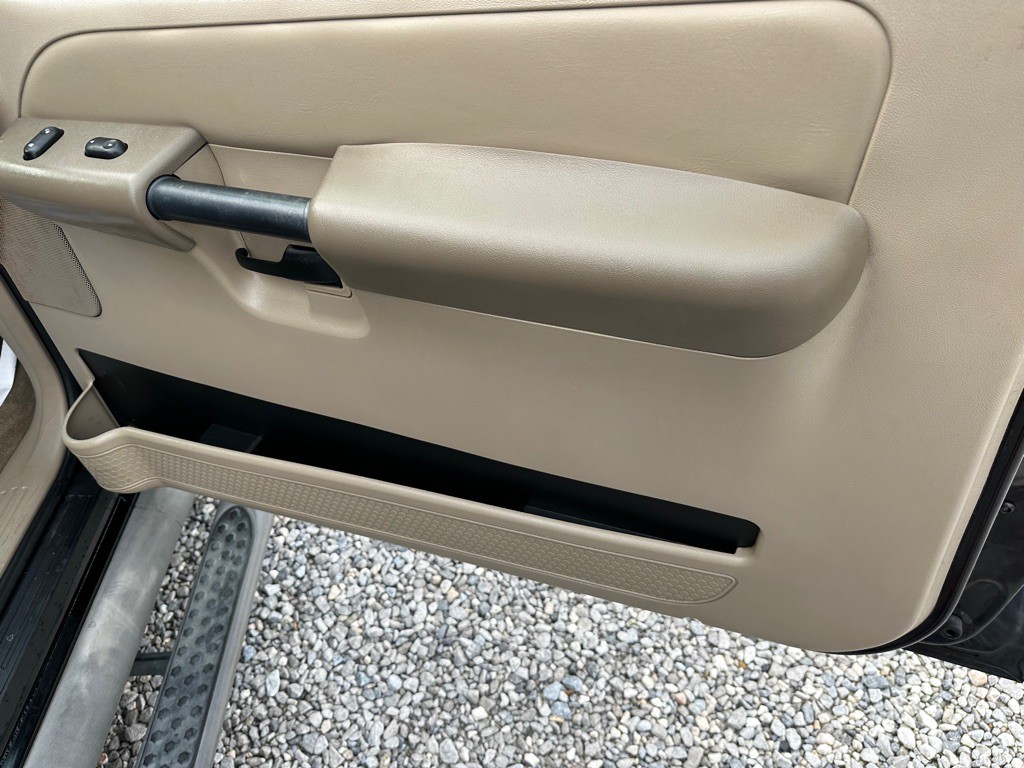 2003 Ford Explorer Image 20
