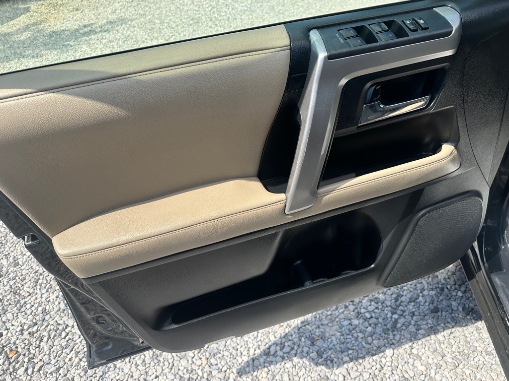 2017 Toyota 4Runner Image 24