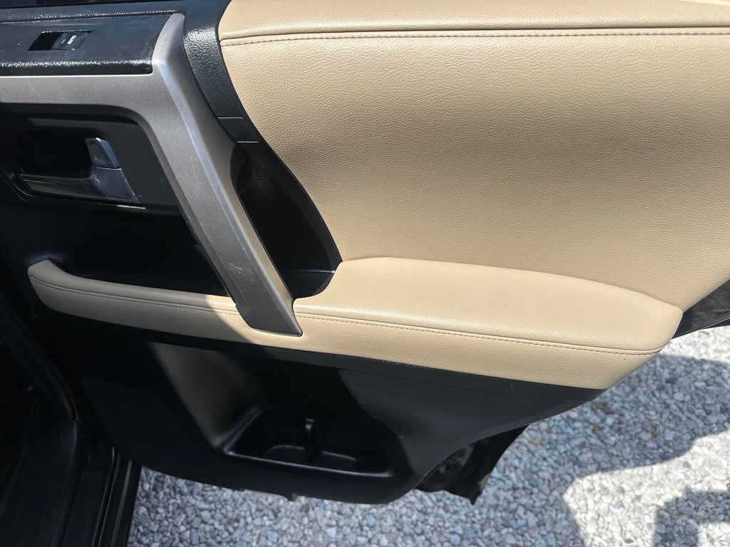 2017 Toyota 4Runner Image 26