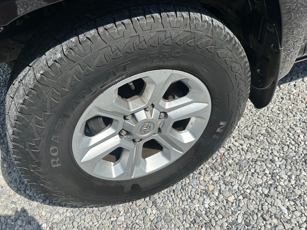 2017 Toyota 4Runner Image 22
