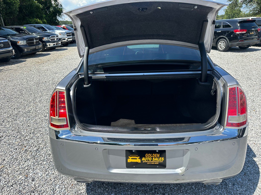 2014 Chrysler 300 Image 9