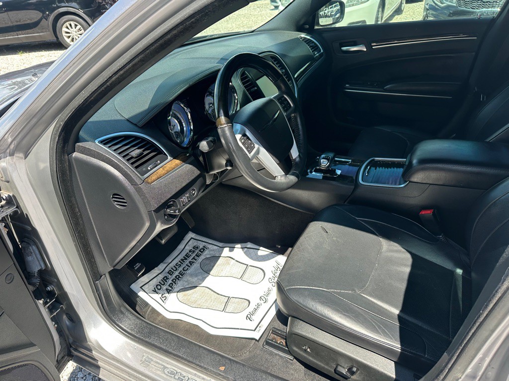 2014 Chrysler 300 Image 10