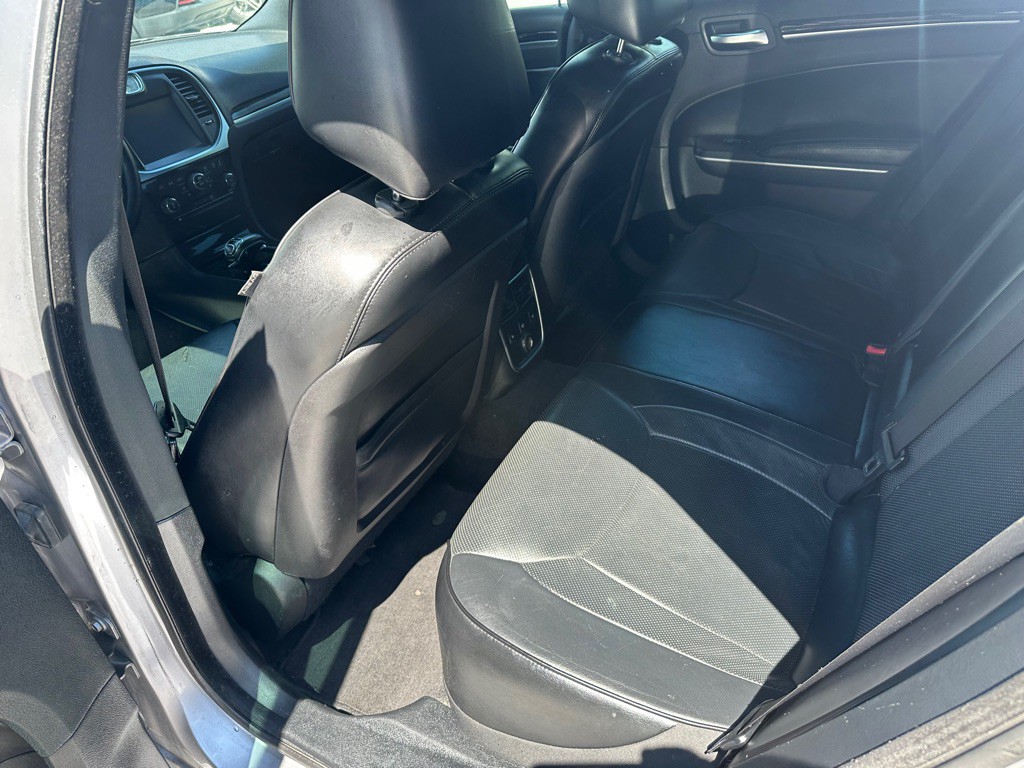 2014 Chrysler 300 Image 11