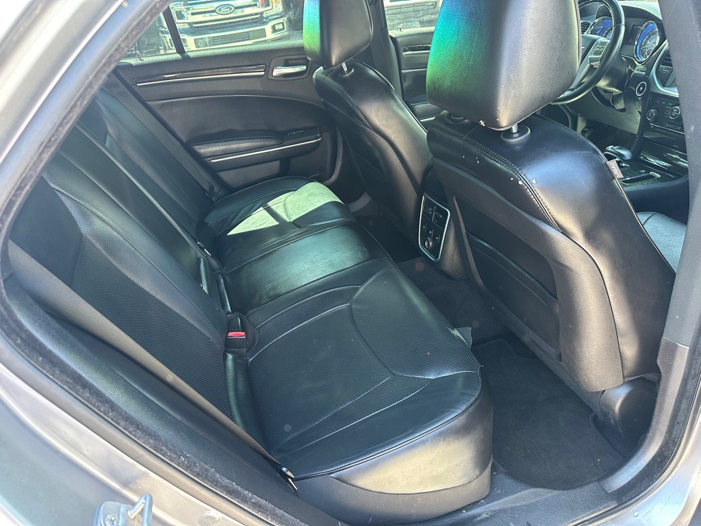 2014 Chrysler 300 Image 13
