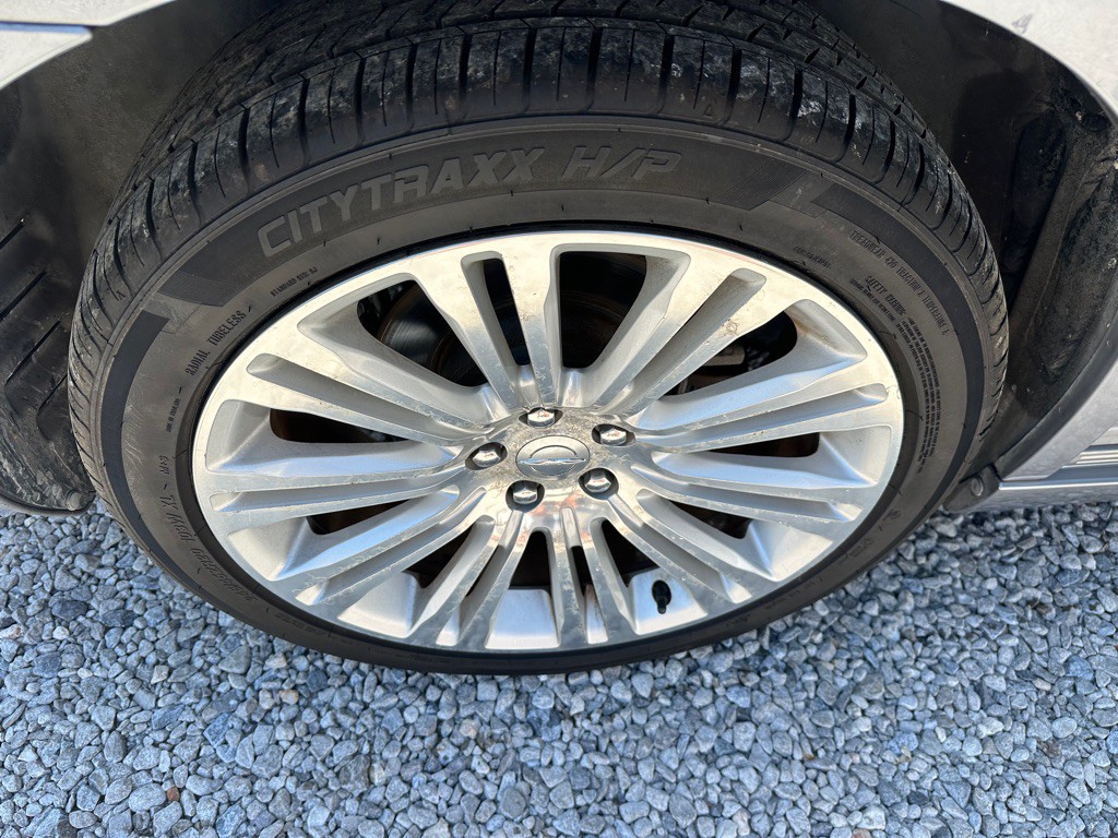 2014 Chrysler 300 Image 23