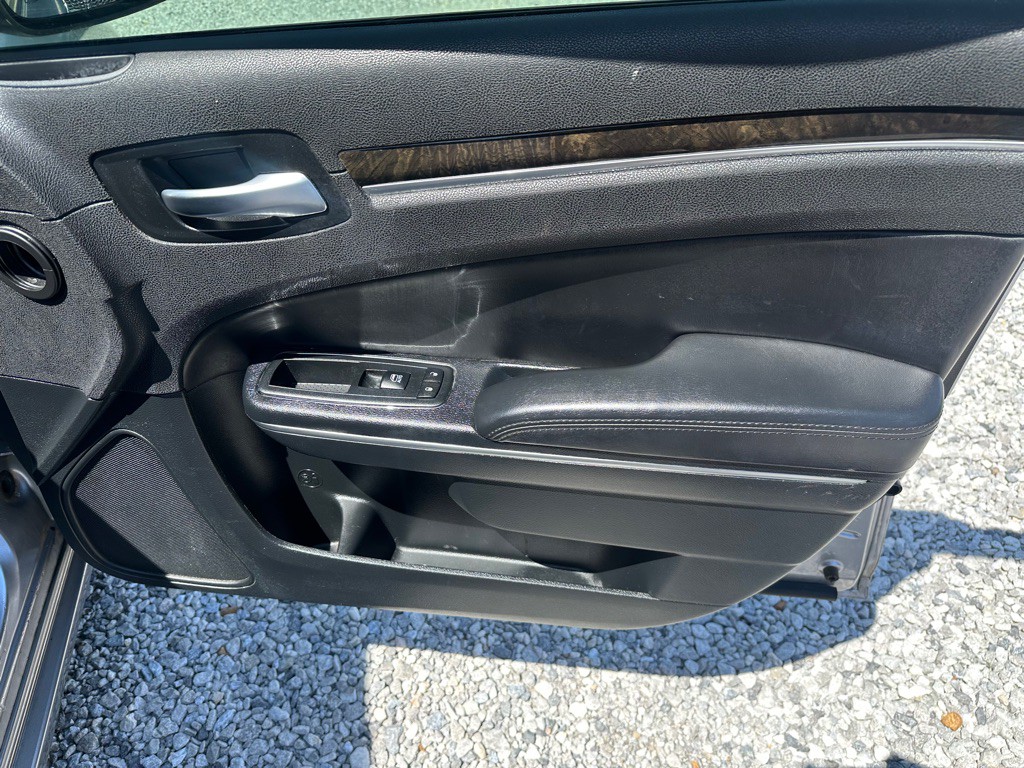 2014 Chrysler 300 Image 27
