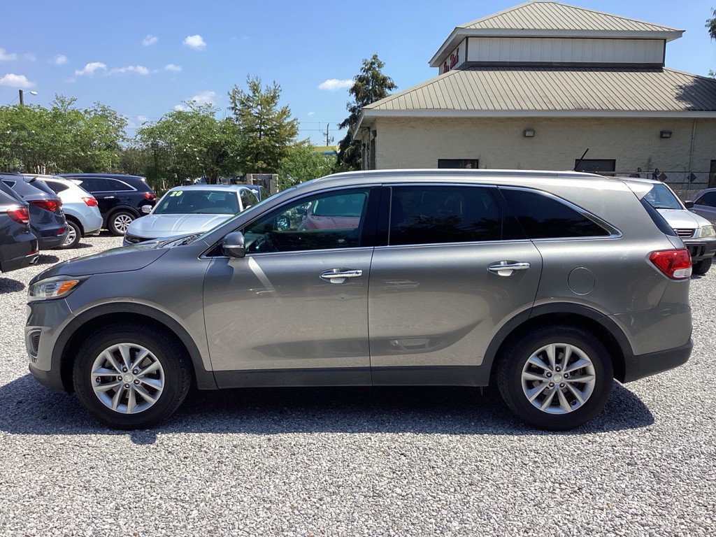 2017 Kia Sorento Image 2
