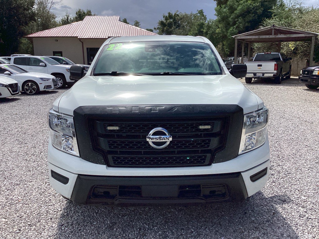 2022 Nissan Titan Image 2