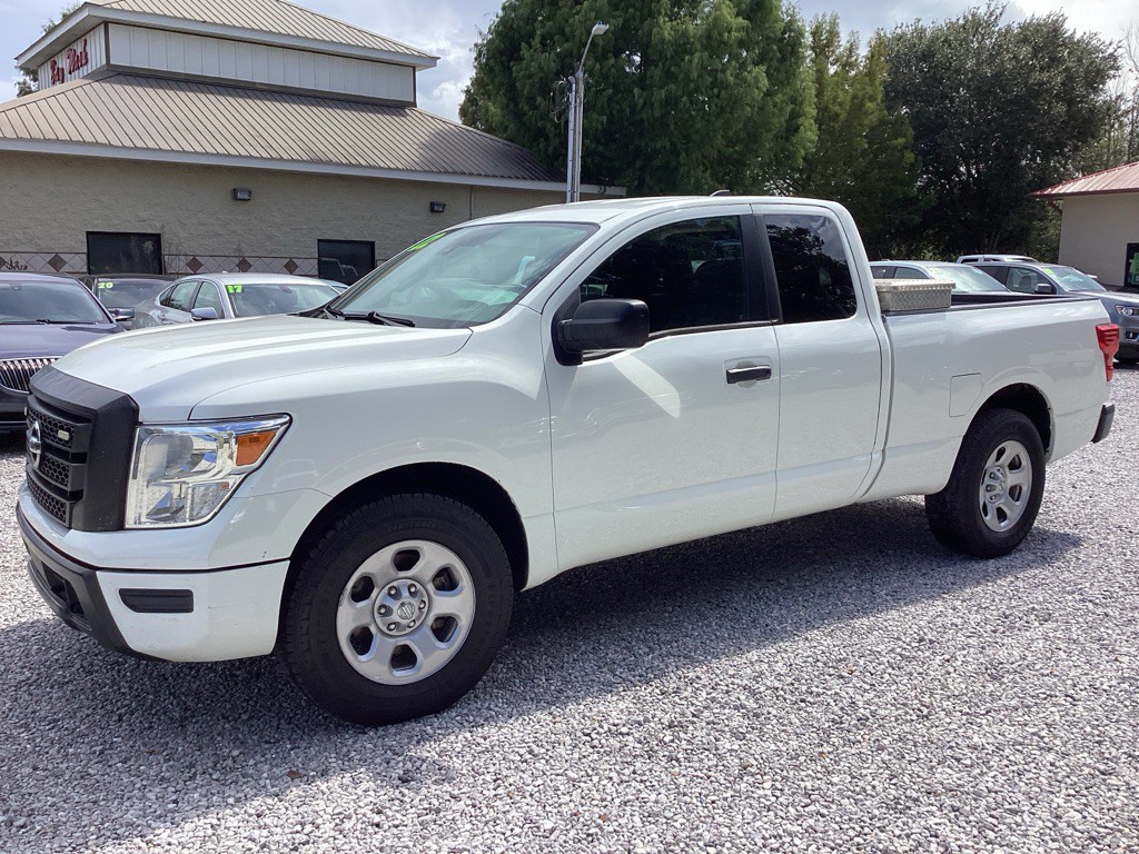 2022 Nissan Titan Image 3