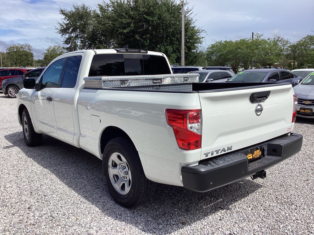 2022 Nissan Titan Image 5