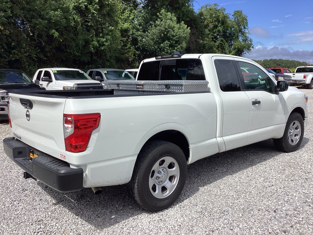 2022 Nissan Titan Image 7